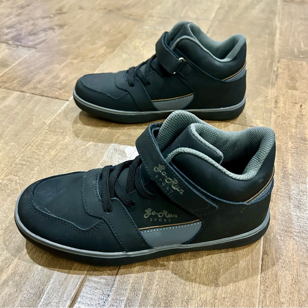 Go Run Sport Women’s Hi Top Sneaker Black Size 7.5 NEW